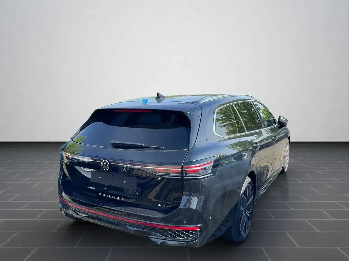 Gebraucht VW Passat R-line 193 PS (141 kW) 2026 Grenadillschwarz metallic Kombi