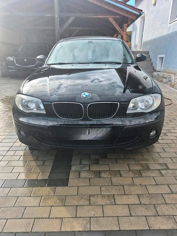 Gebraucht BMW 118 122 PS (89 kW) 2006 Schwarz Kleinwagen