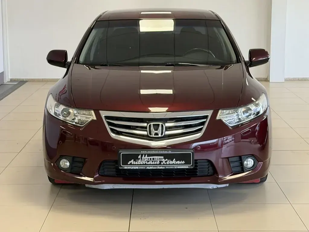 Gebraucht Honda Accord Lifestyle 156 PS (114 kW) 2011 Basque red pearl Limousine