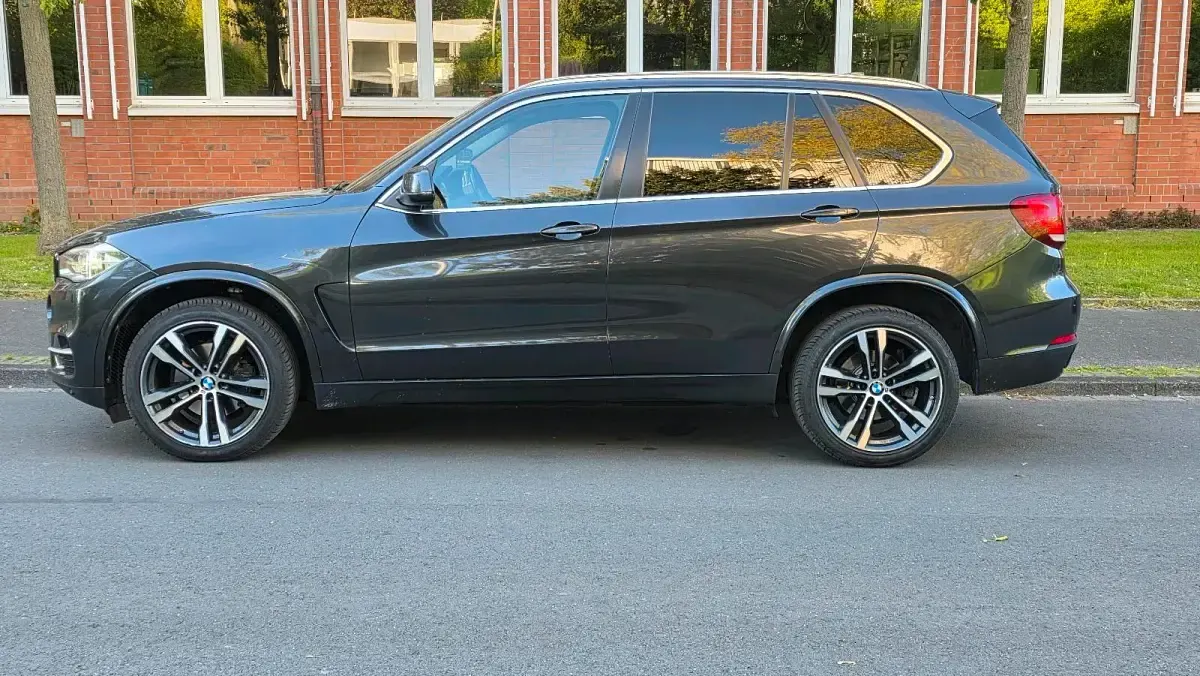 Second-hand BMW X5 268 CP (197 kW) 2014 Negru SUV