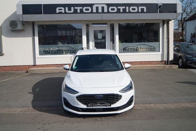 Gebraucht Ford Focus Titanium 125 PS (91 kW) 2023 Weiß Limousine