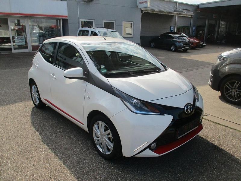 Gebraucht Toyota Aygo Edition-S 69 PS (50 kW) 2017 Weiß Kleinwagen