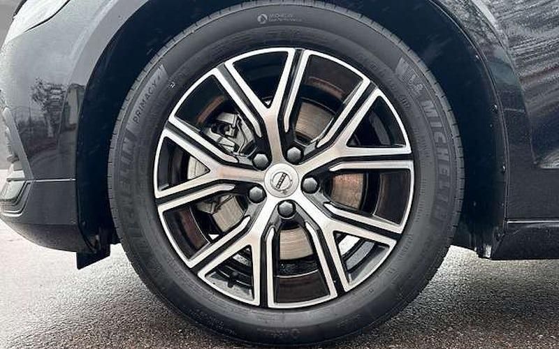 Gebraucht Volvo V60 Core 197 PS (144 kW) 2025 Schwarz Kombi