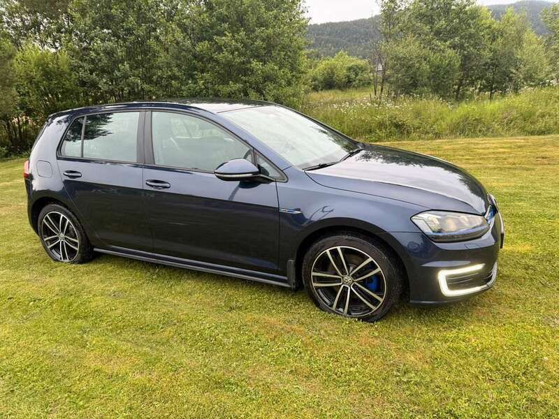 Blau Gebraucht 2016 VW Golf VII GTE Limousine | 11.590 € (Fairer Preis) - Bild 1/4