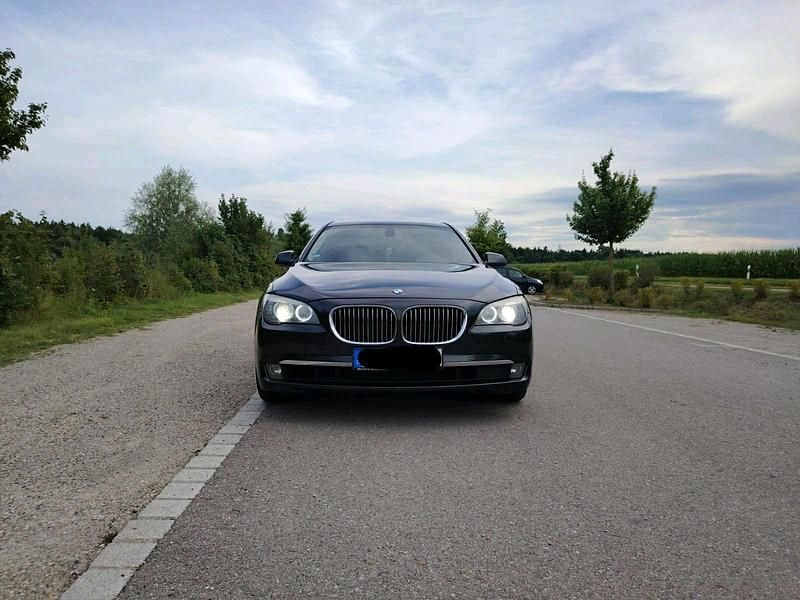 Grau Gebraucht 2010 BMW 730 Limousine | 9.200 € (Superpreis) - Bild 1/4