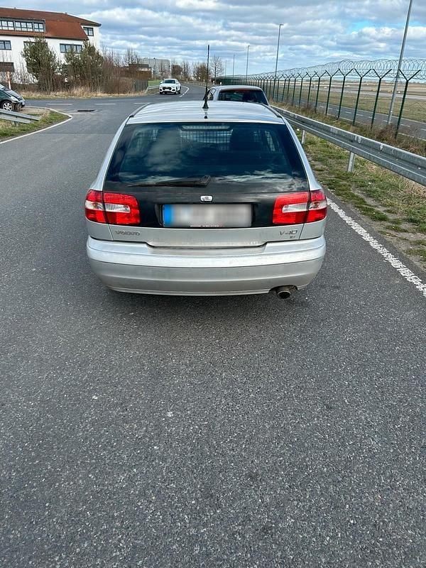 Gebraucht Volvo V40 100 PS (73 kW) 2000 Silber Kombi