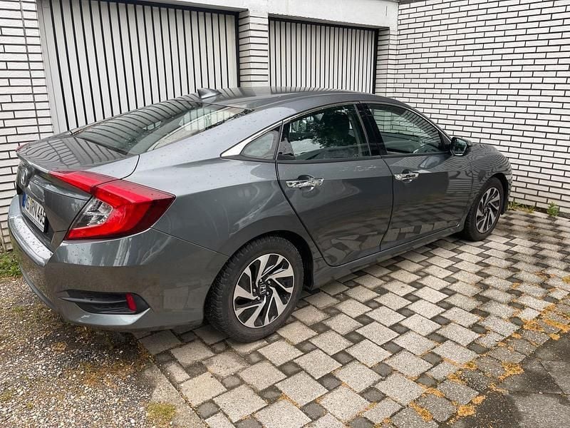 Grau Gebraucht 2017 Honda Civic Sport Limousine | 18.000 € (Fairer Preis) - Bild 1/4