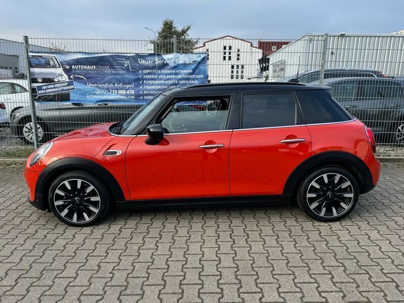 Gebraucht Mini Cooper 136 PS (100 kW) 2020 Solaris orange metallic Kleinwagen