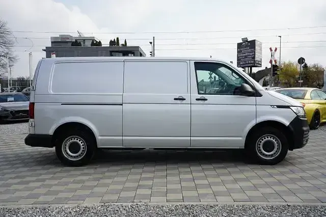 Używany VW Transporter 150 KM (110 kW) 2021 Srebrny Van
