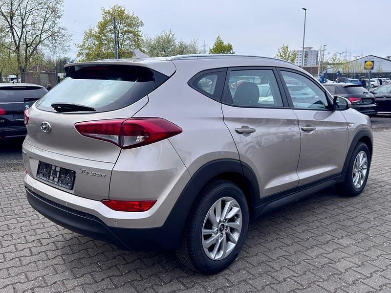 Gebraucht Hyundai Tucson GO! 177 PS (130 kW) 2017 Silber SUV