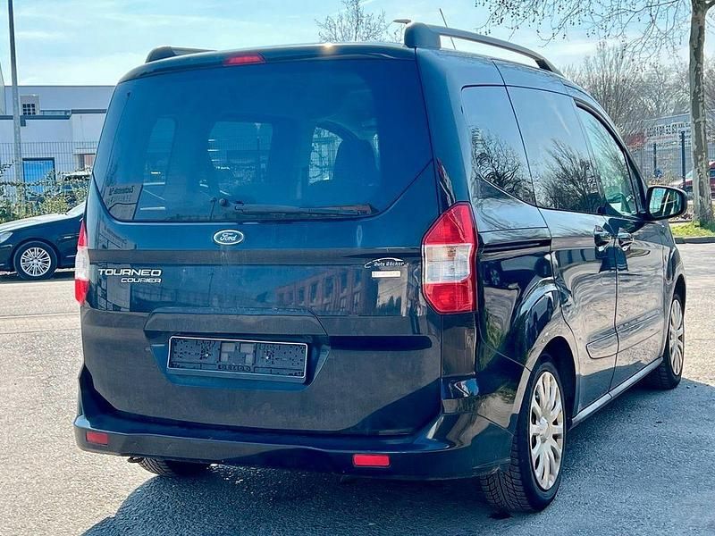 Gebraucht Ford Tourneo Courier Titanium 101 PS (74 kW) 2015 Schwarz Van / Kleinbus