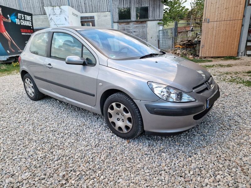 Grau Gebraucht 2002 Peugeot 307 Limousine | 1.350 € (Superpreis) - Bild 1/4