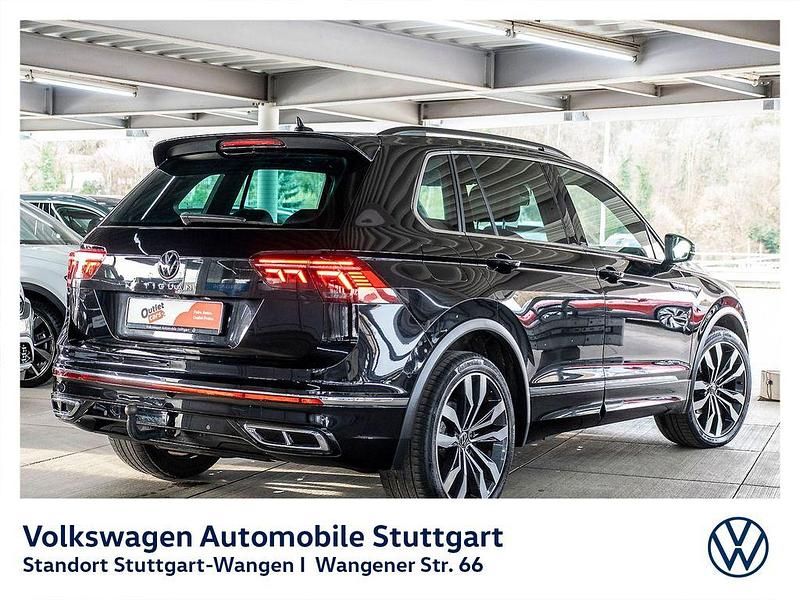 Gebraucht VW Tiguan R-line 150 PS (110 kW) 2023 Deep black perleffekt SUV