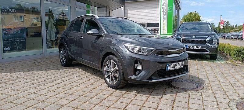 Grau Gebraucht 2020 Kia Stonic DREAM-TEAM Edition SUV | 13.990 € (Guter Preis) - Bild 1/4