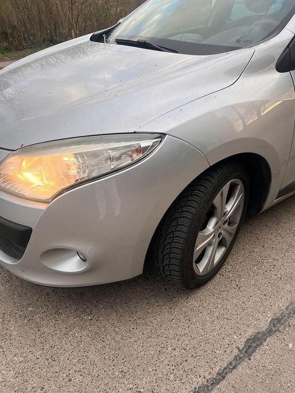 Używany Renault Mégane 106 KM (77 kW) 2012 Szary Sedan/Limuzyna