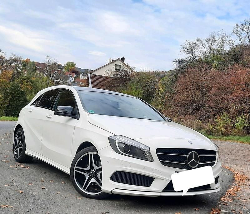 Weiß Gebraucht 2013 Mercedes 200 AMG line Limousine | 12.000 € (Guter Preis) - Bild 1/4