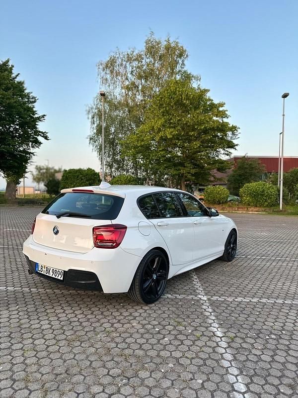 Gebraucht BMW 120 Advantage 184 PS (135 kW) 2014 Weiß Kleinwagen