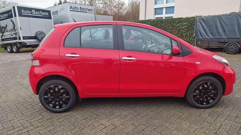 Gebraucht Toyota Yaris Cool 69 PS (50 kW) 2011 Rot Kleinwagen