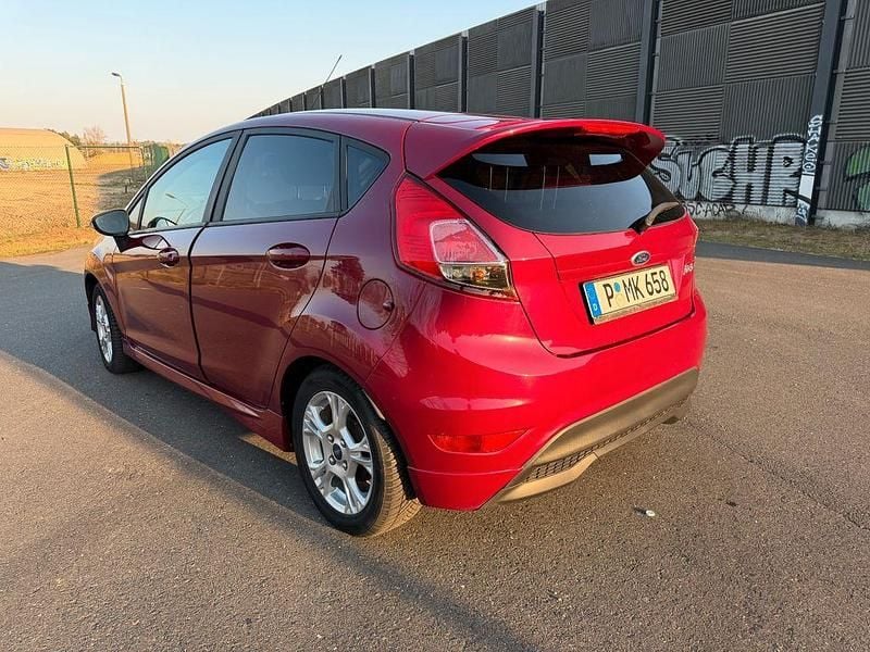 Gebraucht Ford Fiesta SYNC Edition 82 PS (60 kW) 2014 Rot Kleinwagen