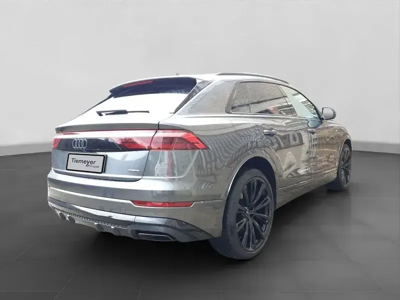 Gebraucht Audi Q8 S-Line 489 PS (359 kW) 2026 Grau SUV