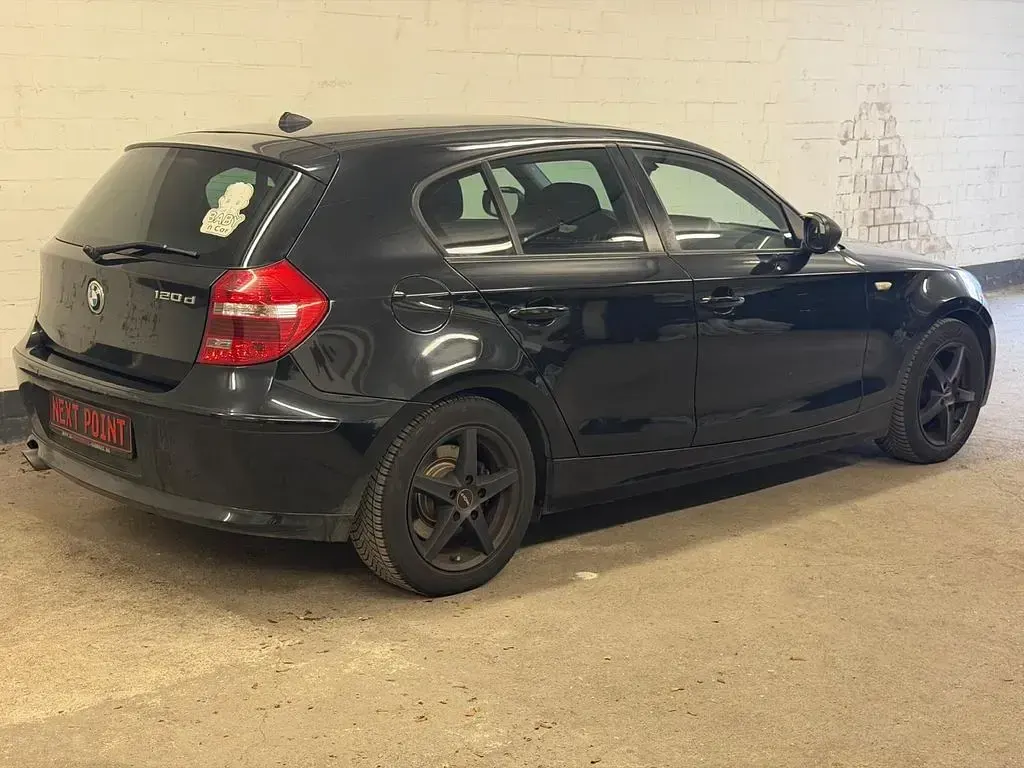 Gebraucht BMW 120 177 PS (130 kW) 2010 Schwarz Kleinwagen