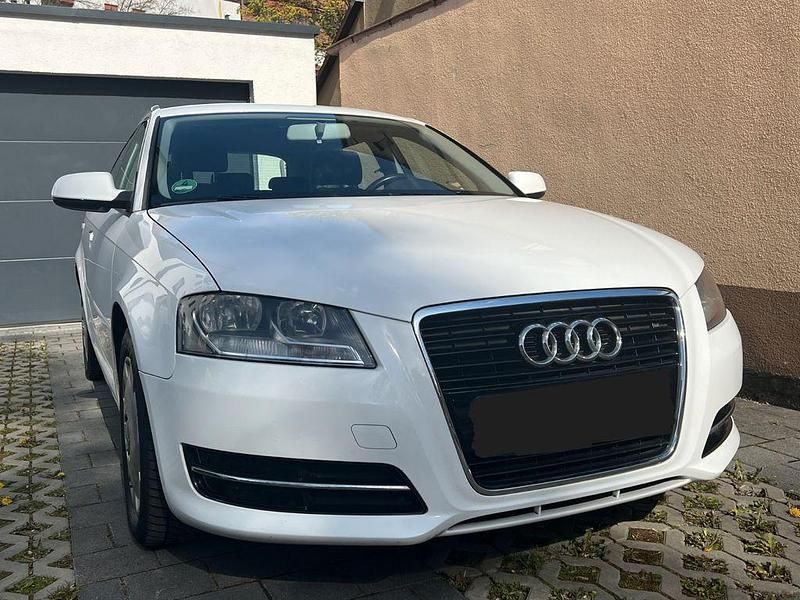 Gebraucht Audi A3 Attraction 102 PS (75 kW) 2010 Weiß Kleinwagen