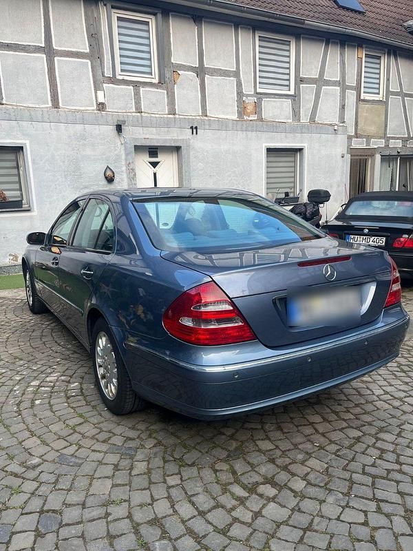 Gebraucht Mercedes E200 Elegance 163 PS (119 kW) 2004 Blau Limousine