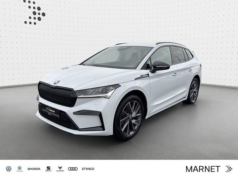 Moonweiß perleffekt/moonweis Gebraucht 2023 Skoda Enyaq iV SportLine SUV | 30.690 € (Fairer Preis) - Bild 1/4