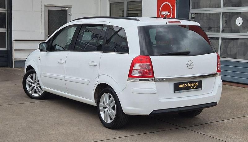 Gebraucht Opel Zafira 140 PS (102 kW) 2011 Schneeweiss/olympic/summit whi Van / Kleinbus
