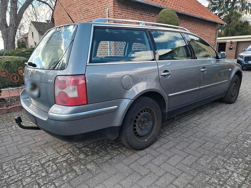 Gebraucht VW Passat 115 PS (84 kW) 2002 Grau Kombi