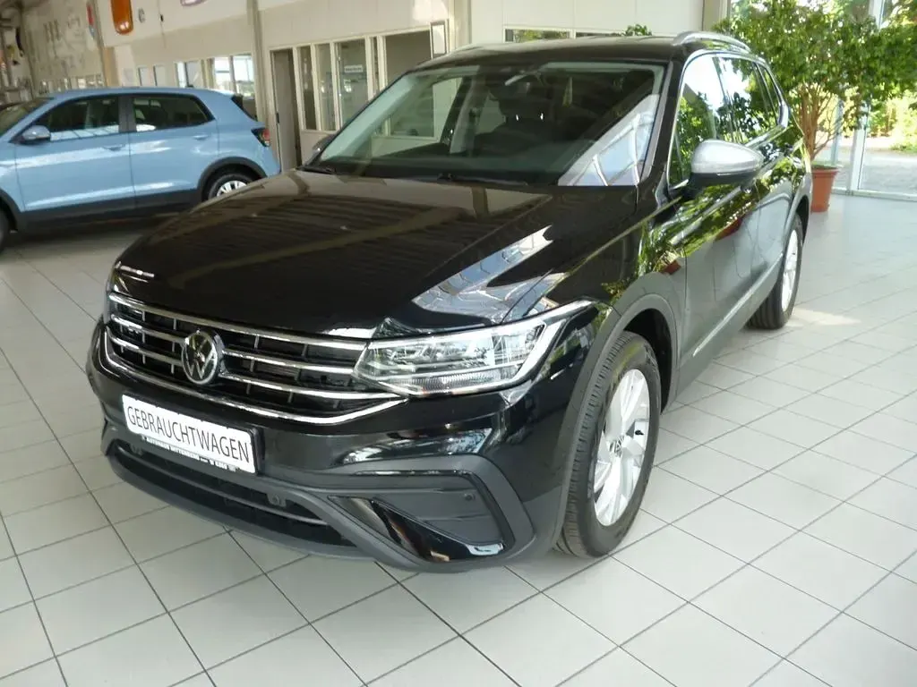 Gebraucht VW Tiguan Allspace Life 150 PS (110 kW) 2022 Schwarz SUV