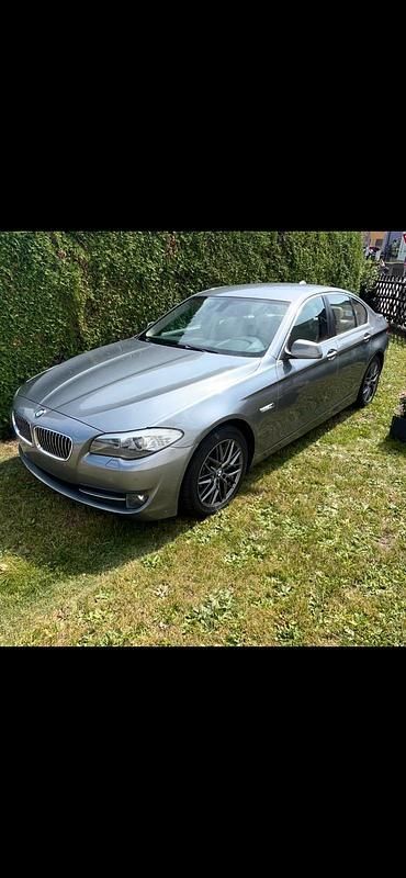 Grau Gebraucht 2010 BMW 530 Limousine | 9.300 € (Superpreis) - Bild 1/4