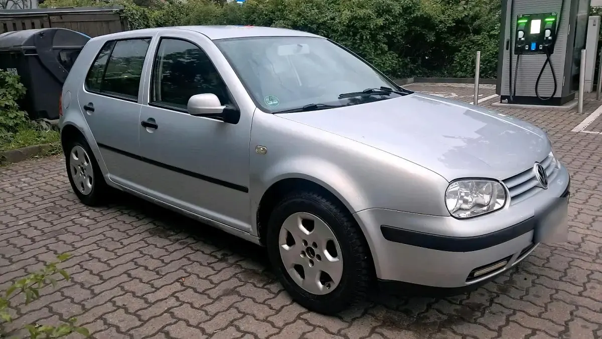 Gebraucht VW Golf IV 100 PS (73 kW) 2003 Silber Kleinwagen