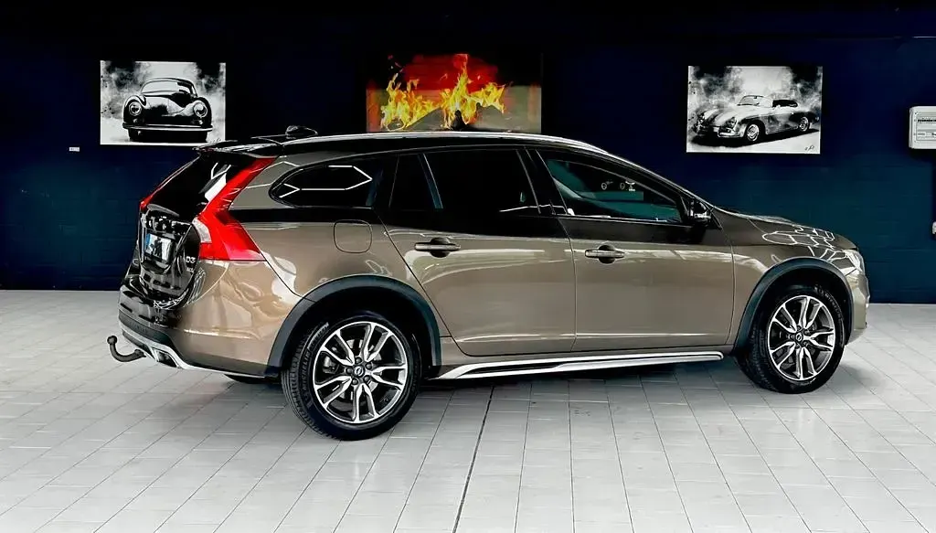 Gebraucht Volvo V60 CC Pro 150 PS (110 kW) 2018 Braun Kombi