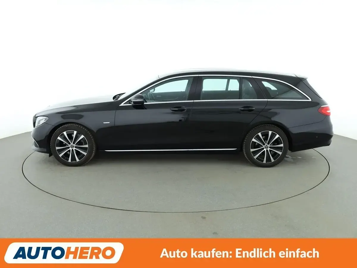 Usado Mercedes E200 Avantgarde 211 CV (155 kW) 2019 Negro Familiar