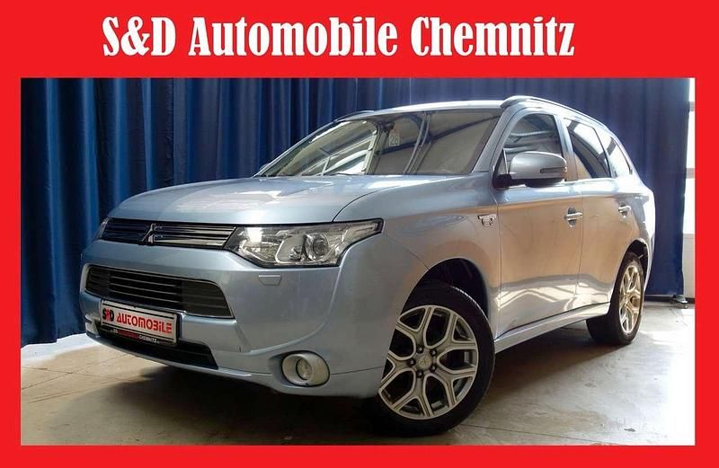Blau Gebraucht 2014 Mitsubishi Outlander Top SUV | 10.999 € - Bild 1/3