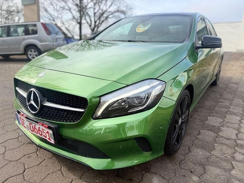 Gebraucht Mercedes A200 Night 156 PS (114 kW) 2016 Grün Limousine