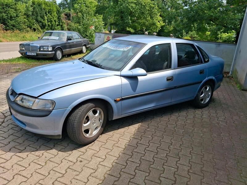 Blau Gebraucht 1998 Opel Vectra Limousine | 1.500 € (Fairer Preis) - Bild 1/4