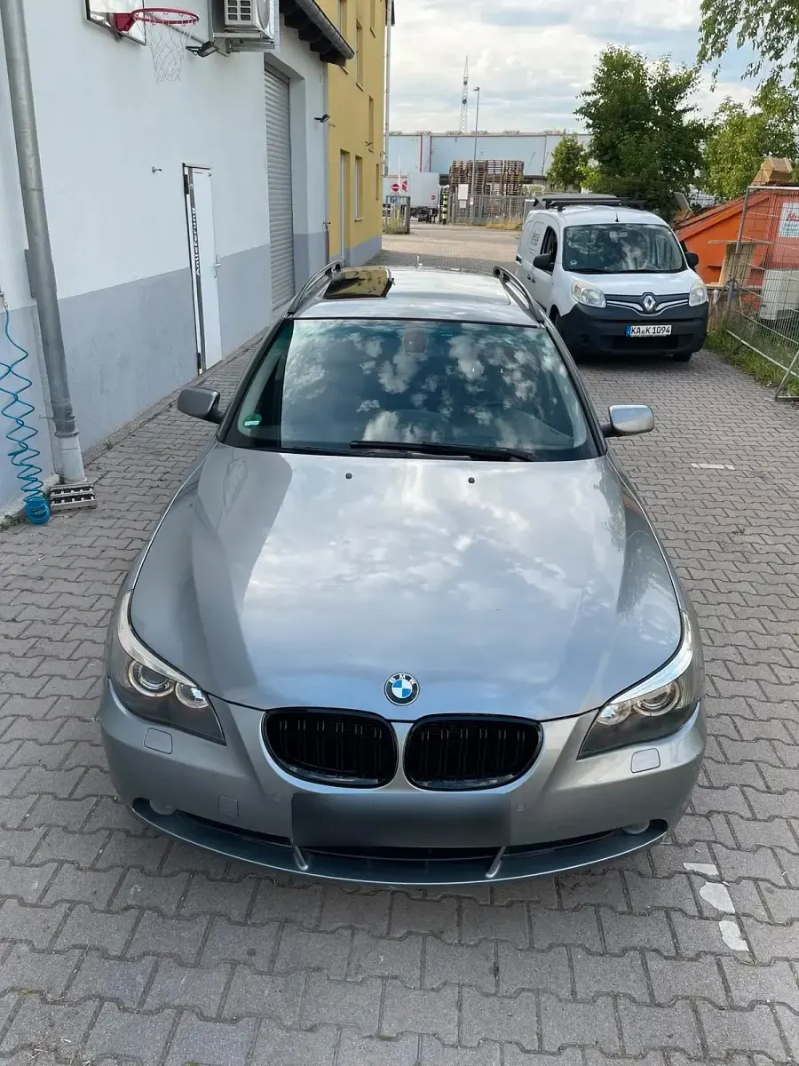 Gebraucht BMW 525 177 PS (130 kW) 2005 Grau Kombi