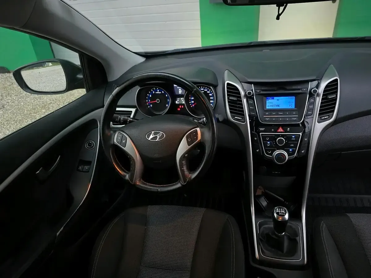 Gebraucht Hyundai i30 99 PS (72 kW) 2013 Schwarz Limousine