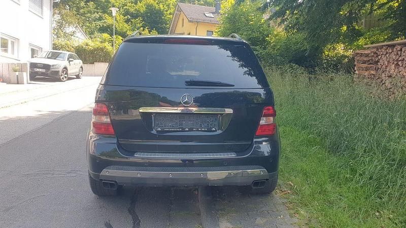 Gebraucht Mercedes ML320 224 PS (164 kW) 2008 Schwarz SUV