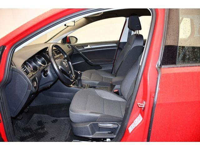 Gebraucht VW Golf VII Comfortline 131 PS (96 kW) 2019 Tornadorot Limousine