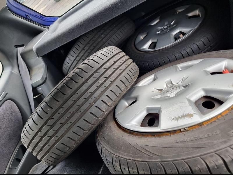 Blau Gebraucht 1999 Toyota Corolla Terra Limousine | 3.250 € - Bild 1/3