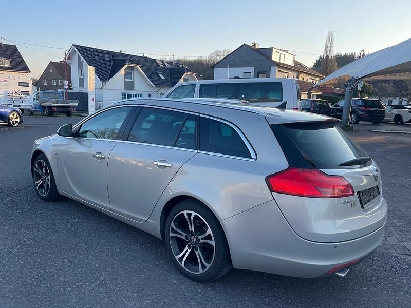 Gebraucht Opel Insignia Cosmo 160 PS (117 kW) 2010 Silber Kombi