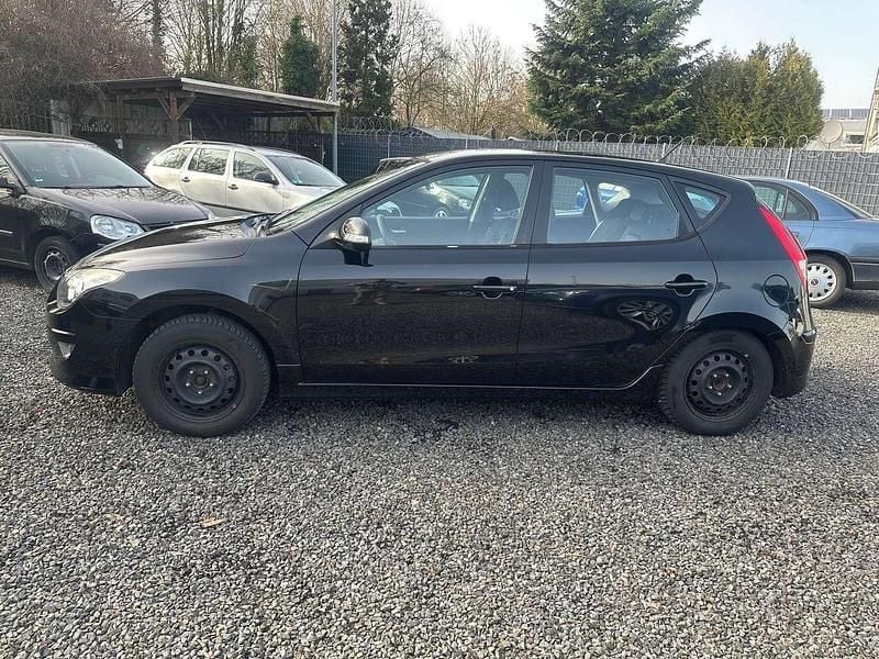 Gebraucht Hyundai i30 109 PS (80 kW) 2011 Schwarz Limousine