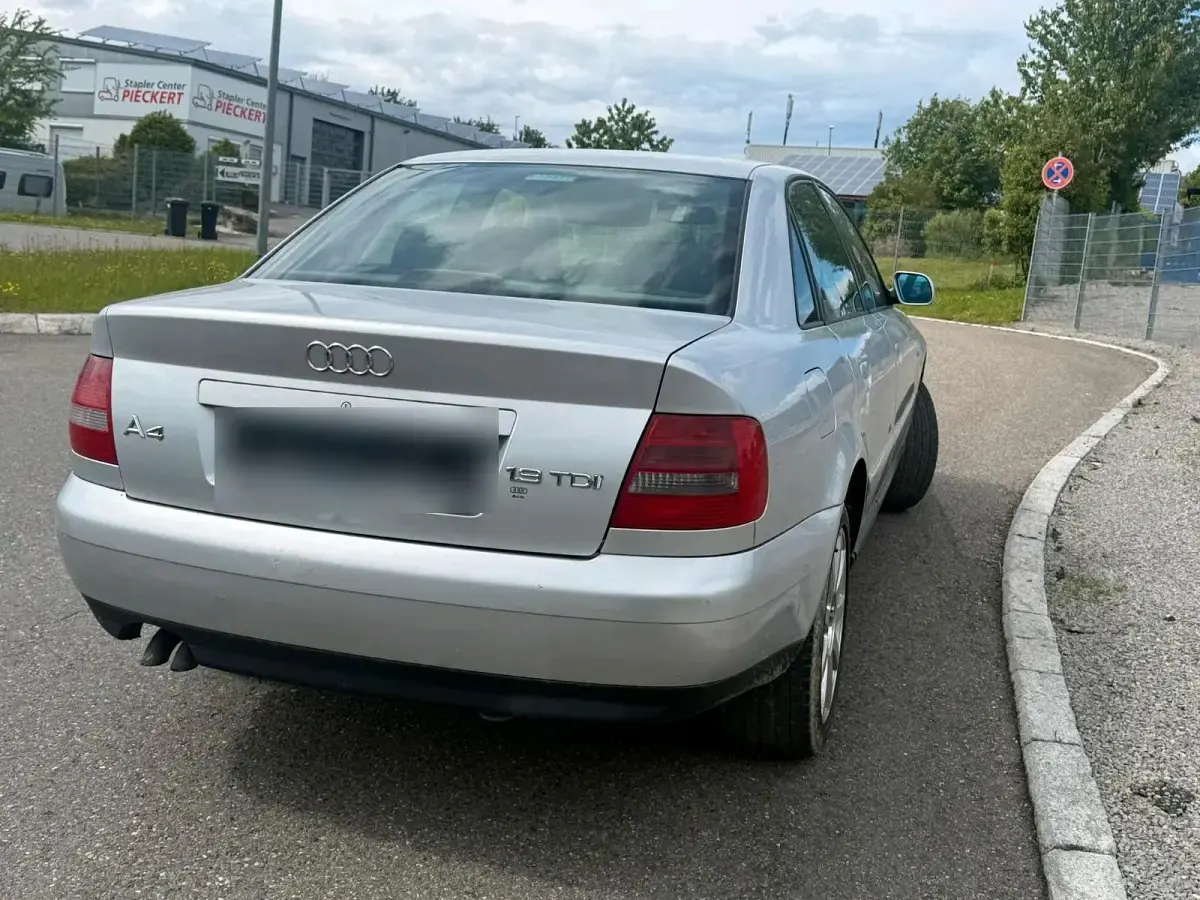 Occasion Audi A4 S-Line 116 ch (85 kW) 2000 Argent Berline
