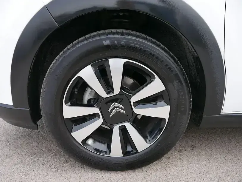 Gebraucht Citroën C3 PureTech 83 PS (61 kW) 2023 Dach schwarz Kleinwagen