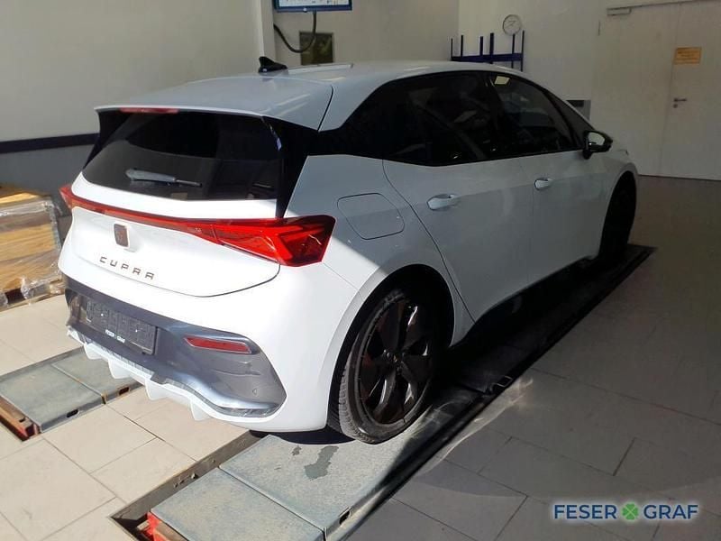 Gebraucht Cupra Born e-Boost 169 kW (231 PS) 2024 Glacial white metallic Kleinwagen