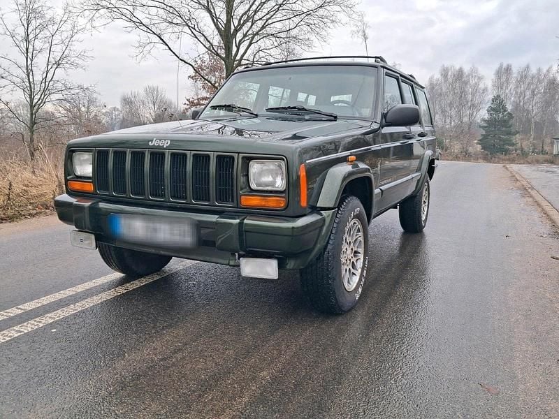 Grün Gebraucht 1997 Jeep Cherokee Limited SUV | 9.999 € (Etwas zu teuer) - Bild 1/4