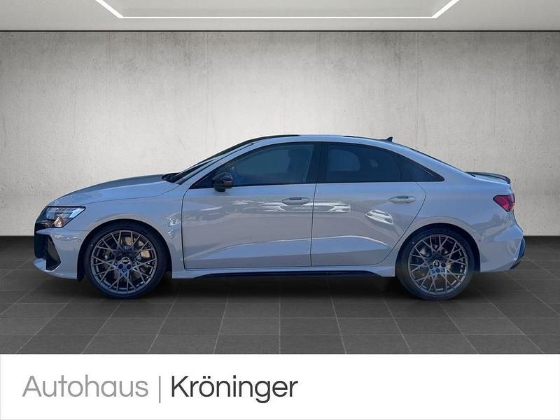 Neu Audi RS3 Sport 400 PS (294 kW) 2026 Grau Limousine